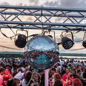 A fun-filled public party boat in Düsseldorf with stag groups