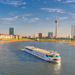 Stag dos in Dusseldorf can enjoy relaxing boat tour